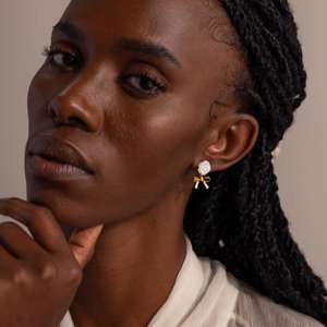 Pendientes de lazo de rosa perla, pendientes de tuerca de flor delicada chapados en oro y plata 925, pendientes de gota de cinta, regalo de joyería de coqueta para ella - Product Image 3