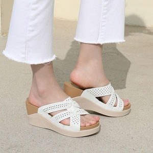 [JSHOE] Article de mode chic minimaliste, mules en cuir de vachette perforé Meluni, pantoufles pour femmes - Product Image 2