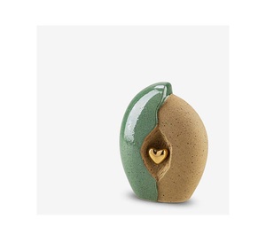 Esta urna artesanal de lujo ofrece una silueta conmemorativa elegante diseñada para preservar las cenizas queridas con dignidad duradera. - Product Image 6