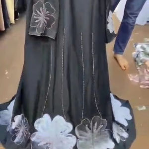 Élégant modeste brodé à la main femmes Premium velours fleurs Abaya avec pierre Abayas robes traditionnelles tissu respirant - Product Image 1