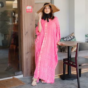 El más vendido Sunset Bloom Shibori Kaftan radiante teñido a mano Maxi vestido en rosa vibrante para una elegancia audaz y sin esfuerzo Indonesia - Product Image 6