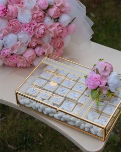 กล่องแก้วสีทองซึ่งเป็นผลงานชิ้นเอกเหนือกาลเวลาในการนำเสนอเครื่องประดับหรูหราหรือช็อคโกแลตรสเลิศในความสง่างามที่ไม่มีใครเทียบได้ - Product Image 1