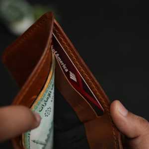 ไม่ใช่. กระเป๋าสตางค์แบบพับสองตอน 81 ใบ ทำด้วยมือ คลาสสิก ตกแต่งด้วยการเย็บแบบเต็มหนัง ทำจากหนังฟูลเกรนสีน้ำตาลวินเทจ - Product Image 5