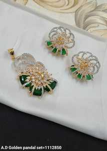 CONJUNTO DE COLLAR COLGANTE DE DIAMANTE AMERICANO DE MODA CON ESTILO DE FLOR Y CLÁSICO CHAPADO EN ORO SIN COLLAR COLGANTE DE CADENA MUJER Y NIÑA - Product Image 3