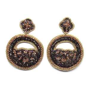 Pendiente de flecos con cuentas de semillas con estampado de vaca negro y marfil bordado Premium hecho a mano con diseño fresco y belleza de joyería de la India - Product Image 5