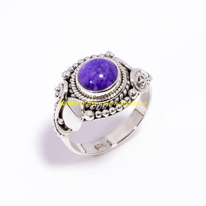 Anillo Boho Hecho a Mano con Plata de Ley 925 y Piedra Preciosa de Charoíta Púrpura Natural - Product Image 4
