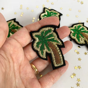 Breloque et porte-clés brodés à la main de haute qualité avec des perles de champignon, perles Zari, impression couleur complète, personnalisation - Création IQRA - Product Image 1