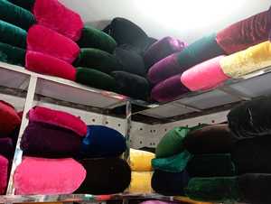 Materia prima textil de calidad superior Tela de terciopelo liso para ropa de mujer disponible a precio asequible - Product Image 3