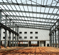 Entrepôt préfabriqué en structure métallique à portée libre, atelier industriel, hangar agricole