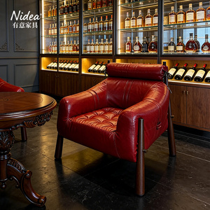 <span class=keywords><strong>Fauteuil</strong></span> d'appoint moderne de luxe en cuir rouge, design capitonné avec appui-tête cylindrique et détails à boucles, <span class=keywords><strong>pour</strong></span> salon, club ou bar - Product Image 1