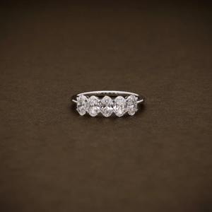 Bague à cinq pierres en diamant de laboratoire de 1,33 CTW, bague à coupe ovale, diamant certifié, bague de fiançailles, bague de promesse pour elle, design unique - Product Image 4