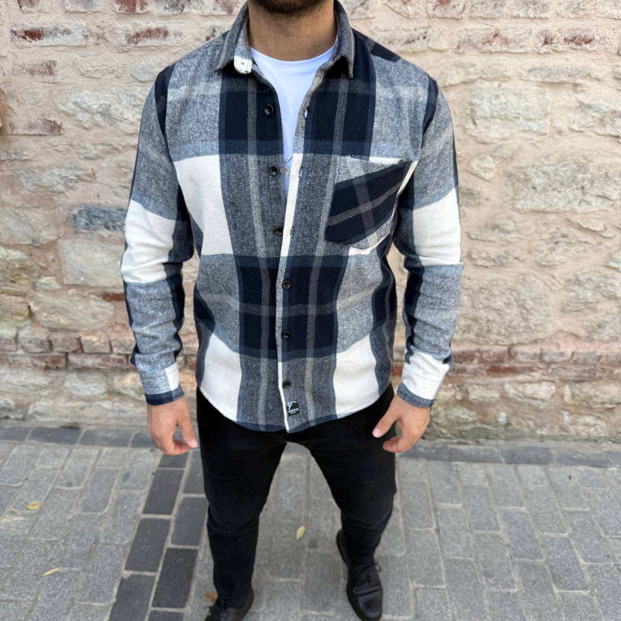 สีเทาเข้ม