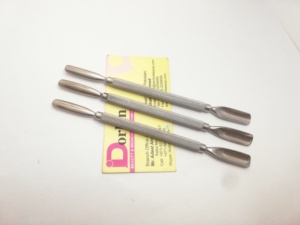 Herramientas profesionales de uñas de acero inoxidable Dorlon de alta calidad, recortador de cutículas afilado de 5,5 pulgadas, empujador de raspador para un uso conveniente - Product Image 2