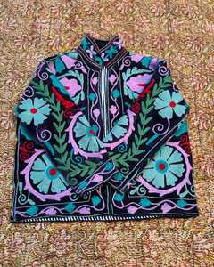 Venta al por mayor de chaqueta bohemia de invierno de terciopelo bordado, abrigo de algodón con Suzani floral, abrigo hecho a mano, ropa de fiesta para mujer - Product Image 1