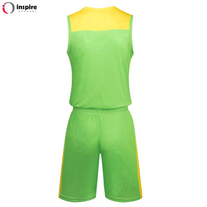 Conjunto de Uniforme de Baloncesto Unisex Personalizado, Venta Especial, Jersey y Pantalones Cortos Reversibles, Color Verde Sólido, por Inspire Apparel - Product Image 3