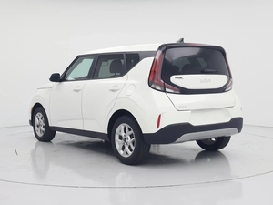 Kia Soul LX Hatchback 2025 BLANCO, Vista Frontal con Rejilla de Panal y Faros LED - Product Image 3