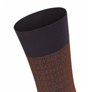 2025 Chaussettes pour hommes personnalisées Chaussettes de sport tricotées respirantes en polyester avec logo personnalisé Chaussettes athlétiques pour hommes - Product Image 4