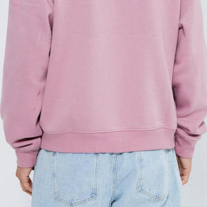 Sweat-shirt à col rond vierge 300 GSM de couleur rose pour hommes le plus élégant et le plus confortable à vendre à des tarifs de gros raisonnables - Product Image 4