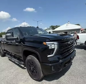 El mejor!! Camioneta Chevrolet S 3500 HD Crew Cab Duramax 4x4 de caja larga de 8 pies, usada en 2024, con enganche de remolque equipado - Product Image 2