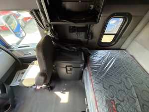 รถบรรทุกมือสอง Cascadia 126 Sleeper ปี 2021 พร้อมส่งฟรี - หลังคาสูง 455 แรงม้า เกียร์อัตโนมัติ Dt12 12 สปีด จัดส่งทั่วโลก - Product Image 3