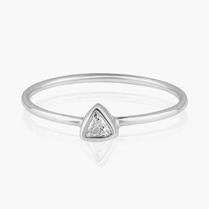 Anillo de Compromiso y Matrimonio Unisex de Plata de Ley 925 Chapado en Oro de 14k con Bisel Solitario, Diseño Minimalista Más Vendido - Product Image 4