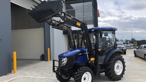 Tracteur-chargeur 4x4 M504 bleu avec benne avant, moteur diesel, machine utilitaire agricole, 75 kW, capacité de 1,05 m - Product Image 5