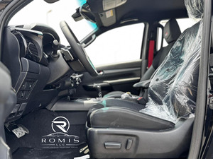 Toyota Hilux GR Sport Automatica Nera con Guida a Sinistra, Pickup R18 Euro VI con Fari a LED in Vendita - Product Image 3