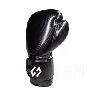 Guantes de boxeo para principiantes y profesionales: guantes acolchados OEM con ajuste seguro para gimnasios y clubes de lucha, de Pakistán - Product Image 4