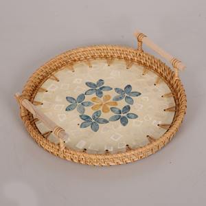 Plateau de service rond en rotin avec incrustation de mosaïque de nacre Plateau de nourriture décoratif tissé à la main pour salle à manger et décoration intérieure - Product Image 6