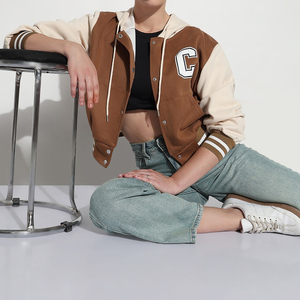 แจ็คเก็ตเบสบอลแพทช์สำหรับผู้หญิงแจ็คเก็ตเบสบอลตัวอักษรตัวเสื้อแจ็คเก็ตหนังแท้แขนหนังแท้สำหรับทุกเพศ - Product Image 1