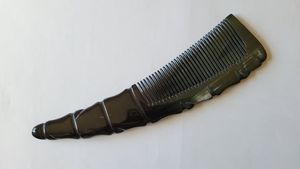 Peine de cuerno de búfalo pulido hecho a mano de lujo artesanías naturales sostenibles para un cabello suave y sin enredos - Product Image 6