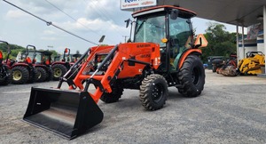 Tracteur agricole Bad Boyy 4035 CAB avec moteur diesel, capacité 4x4 et bras de chargement pour des opérations agricoles flexibles - Product Image 4