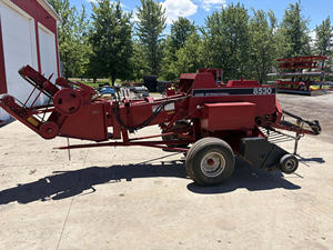 Presse à balles carrées de petite taille Case IH 8530 de qualité supérieure - Product Image 3