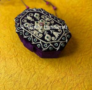 Boîte à bijoux octogonale en velours, design personnalisé, durable, broderie, solution de rangement parfaite pour Thanksgiving - Product Image 3