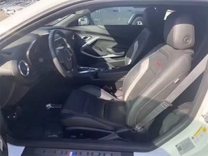 Chevrolet Camaro 2024 d'occasion, conduite à gauche, sièges en cuir, caméra de recul - Product Image 4