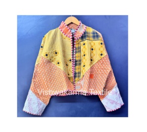 Veste courte matelassée Kantha pour femmes, fabrication artisanale indienne, réversible, respectueuse de l'environnement, patchwork fini, manteau vintage automne-hiver - Product Image 1