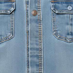 Gilet en jean sans manches pour homme, personnalisé OEM, bleu clair délavé, coupe ajustée, style débardeur, avec double poches et ourlet incurvé - Product Image 5