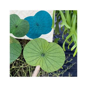 พัดลมรูปใบบัวพร้อมใบบัวงานฝีมือที่ทนทานเป็นมิตรต่อสิ่งแวดล้อมพัดลมมือสไตล์วินเทจสีสันสดใส - Product Image 1