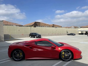 Ferrari 488 Spider Convertible 2018, Certificado, Limpio y en Buen Estado, Motor Turbo de 8L, Neumáticos R17/R20, Asientos de Cuero, Ligero, para Paseos - Product Image 2