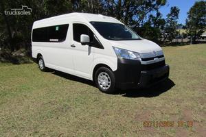 Mini-bus d'occasion Toyota Hiace 2023 à vendre – Moteur Turbo Diesel, Transmission Manuelle, Volant à Gauche, Sièges en Cuir, Intérieur Sombre, Jantes R17 - Product Image 6