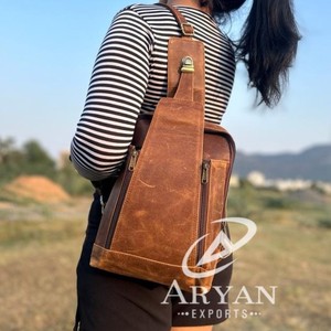 Nouveau Style fait à la main en cuir crunch pleine fleur Style Vintage unisexe fronde poitrine fait Unique Triangle Messenger utilitaire croix sacs - Product Image 1