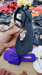 Venta Directa de Fábrica de Pantuflas Baratas para Mujer Africana Nuevas Sandalias Planas de Playa de Moda para Verano en Stock al Por Mayor - Product Image 3