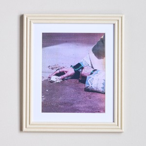 Cadre photo de créateur élégant pour présenter des souvenirs avec un style chic moderne ajoutant du luxe à n'importe quel décor de chambre - Product Image 1