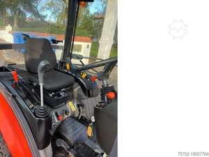 Chargeur frontal Kubota B2650 avec chargeur frontal et godet - Product Image 4