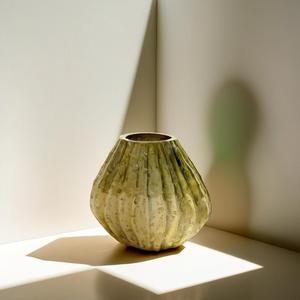 Vase à fleurs en métal aluminium au design minimaliste de la meilleure qualité - Product Image 4