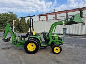 Tracteur compact John Deere 3035E avec chargeur frontal, tracteur agricole à roues 3025E pour le chargement et le transport en ferme - Product Image 2