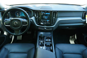 Seminuevo Clean 2024 Volv0 Núcleo de XC-60 Tema Oscuro - Product Image 5