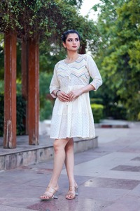 Traje indio Elegante Mejor tela Ropa étnica Khadi Túnica de algodón con bordado y trabajo manual Proveedor y exportador indio - Product Image 5