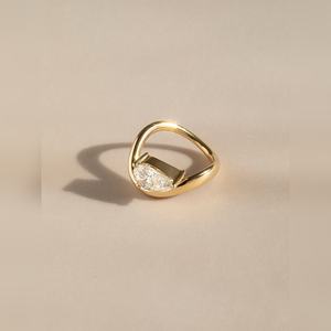 Anillo de Diamante Solitario en Forma de Pera Único, Oro de 10k, 14k, 18k, Plata, Platino, Regalo Moderno de Aniversario para Ella - Product Image 2