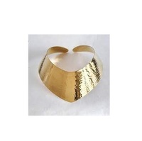 Bijoux de fête Collier en laiton de haute finition Fabricant fait à la main Collier en laiton nouvellement conçu Logo personnalisé